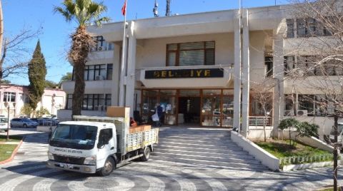 Depremde Kolonları Çatlayan Belediye Binası Boşaltılıyor