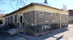 Kızılay, Elazığ'daki Köy Okullarını Onarıyor