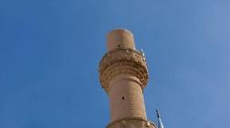 Isparta'da Şiddetli Fırtına Minarenin Alemini Uçurdu