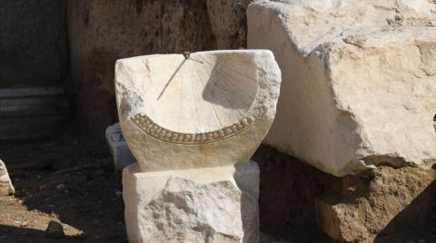 Laodikya'da 2 Bin Yıllık Güneş Saati Bulundu