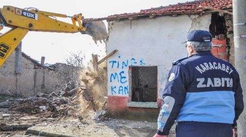 Karacabey'de Metruk Binalar Yıkılıyor