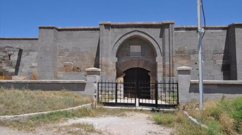 Cacabey Kervansarayı Yenilenmezse Yok Olabilir