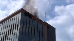 Kadıköy'de İş Merkezinin Çatısında Yangın 