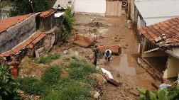 Manisa'da Sel Nedeniyle 2 Ev Yıkıldı