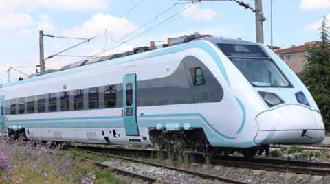 Milli Elektrikli Tren Raylara İniyor