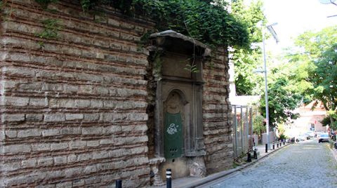 Beşiktaş'taki Tarihi Çeşmede Büyük Tahribat