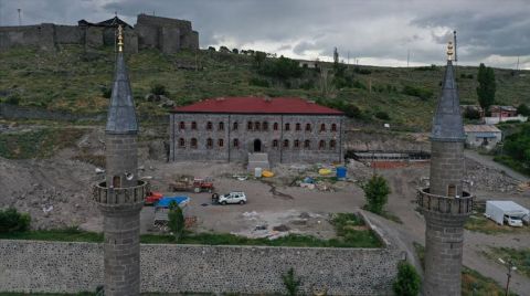 Kars’taki Beylerbeyi Sarayı Eski İhtişamına Kavuşuyor
