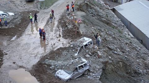 Artvin'de Sel ve Heyelan