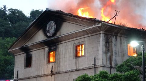 Bursa'da Tarihi Bina Yandı