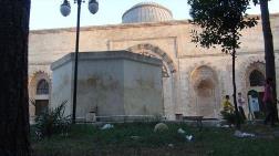 Mardin Ulu Cami'nin Bahçesi Çöplüğe Döndü