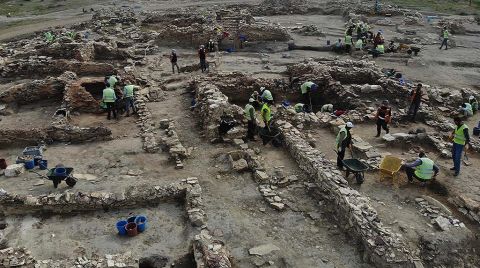 Seyitömer Höyüğü'ndeki Kazılar Tarihe Işık Tutuyor