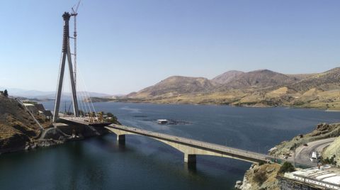 Kömürhan Köprüsü'nün Son Kaynağını Bakan Karaismailoğu Yaptı