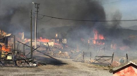 Bolu’da 11 Eve Sıçrayan Yangın Söndürüldü