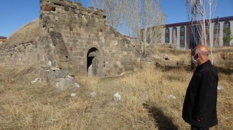 160 Yıllık Topçu Kulesi Talan Edildi