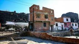 Diyarbakır Surlarının Çevresindeki Kaçak Yapılar Yıkılıyor