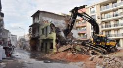Bornova’da Metruk Binalar Yıkılıyor