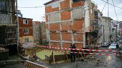 İzmir'de Kayma Riski Olan Bina Tahliye Edildi