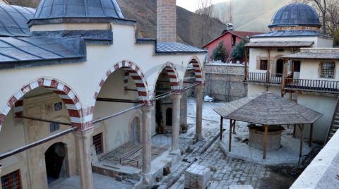 Tarihi Camide Sıvayla Kapatılan Motifler Gün Yüzüne Çıkarıldı