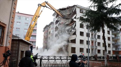 Rize'nin 'Pisa Kuleleri'nin Yıkımına Başlandı