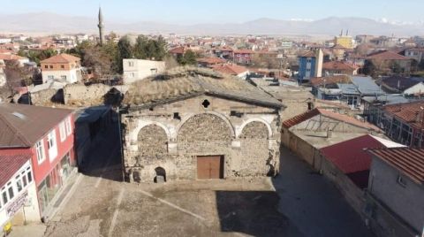 2 Asırlık Ermeni Kilisesi Restorasyon Bekliyor