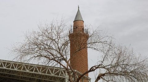 Tadilata Alınan Tarihi Medresede Çalışmalar Durdu