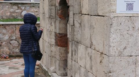 Evliya Türbesi Diye Moğol Mezarına Dua Ediyorlar