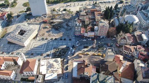 Taşhan ve Saathane Meydanı Tarihi Dokusuna Kavuşuyor