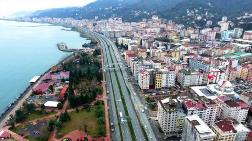 Rize'de Binalar Birbirine Yaslanıyor