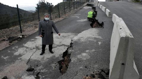 İzmir'deki Artçı Sarsıntılar Heyelanları Tetikledi