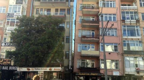 1999 Depremi’nde Hasar Alan Binaların Yıkımı Yeni Başladı