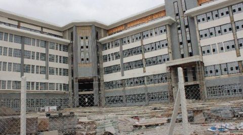 Çorum Belediyesi’nin Kendi Hizmet Binası da Yarım Kalmış