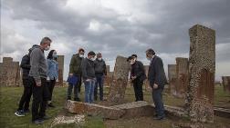 Ahlat’taki 100 Mezar Taşı Daha Ayağa Kaldırılacak