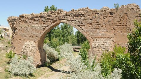 Roma Köprüsü Yok Olma Tehlikesi Yaşıyor