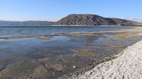 Bakanlıktan, Salda Gölü’ndeki Renk Değişikliğine İlişkin Açıklama