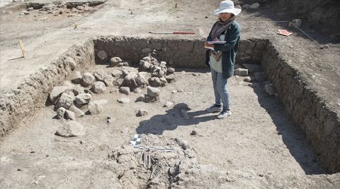 Tozkoparan Höyüğü'ndeki Kazılarda Çocuk İskeleti Bulundu