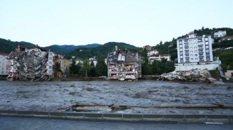 Bozkurt'ta Dere Kenarındaki Binalar Çöktü