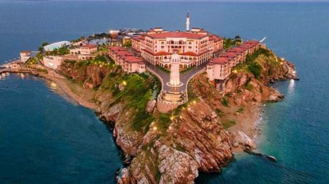 Demokrasi ve Özgürlük Adası'ndaki Otel Turizme Açıldı
