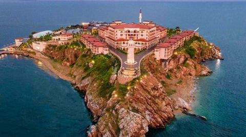 Demokrasi ve Özgürlük Adası'ndaki Otel Turizme Açıldı