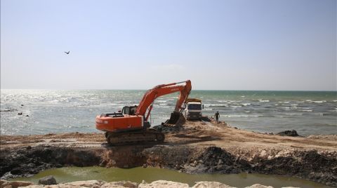 Van Gölü'nün Dip Çamuru Temizleniyor