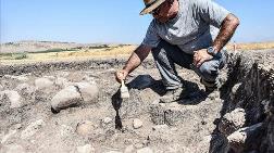 Domuztepe Höyüğü'nde Orta Çağ Dönemi'ne Ait Çocuk İskeleti Bulundu