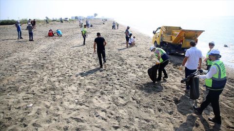 Mersin ve Hatay’da Suriye Kaynaklı Petrol Sızıntısının Temizliği Sürüyor