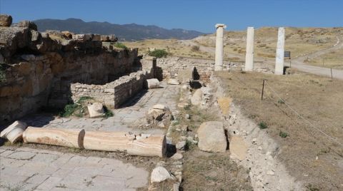 Tripolis'teki Depremlerin İzleri Gün Işığına Çıkartılıyor