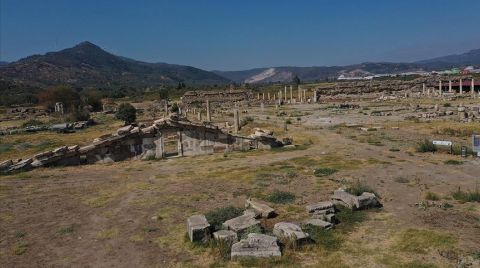 Magnesia'da Zeus Tapınağı'nın Giriş Kapısına Ulaşıldı