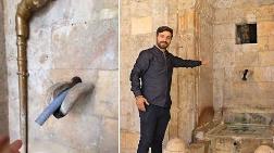 Mardin'de Tarihi Çeşmeye Takılan Borular Kaldırıldı 