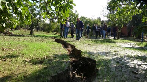 Germencik'teki Tedirgin Eden Çatlaklar için Komisyon Kuruldu
