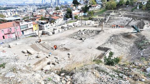 Smyrna Antik Kenti'ndeki Tiyatroda 'Sanatçı Tuvaleti' Bulundu