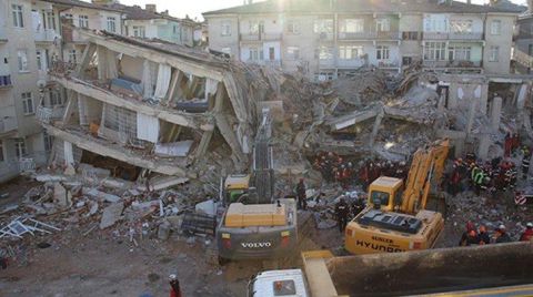 Bakanlık ve Belediye, Depremzedeye Tazminat Ödeyecek