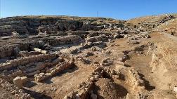Perre Antik Kenti'ndeki Kazılarda Depremde Yıkılmış Yapı Bulundu