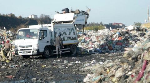 Belediye Dere Kenarına Çöp Döküyor