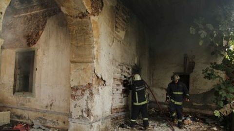Koruma Altındaki Tarihi Yapılar Yanıyor